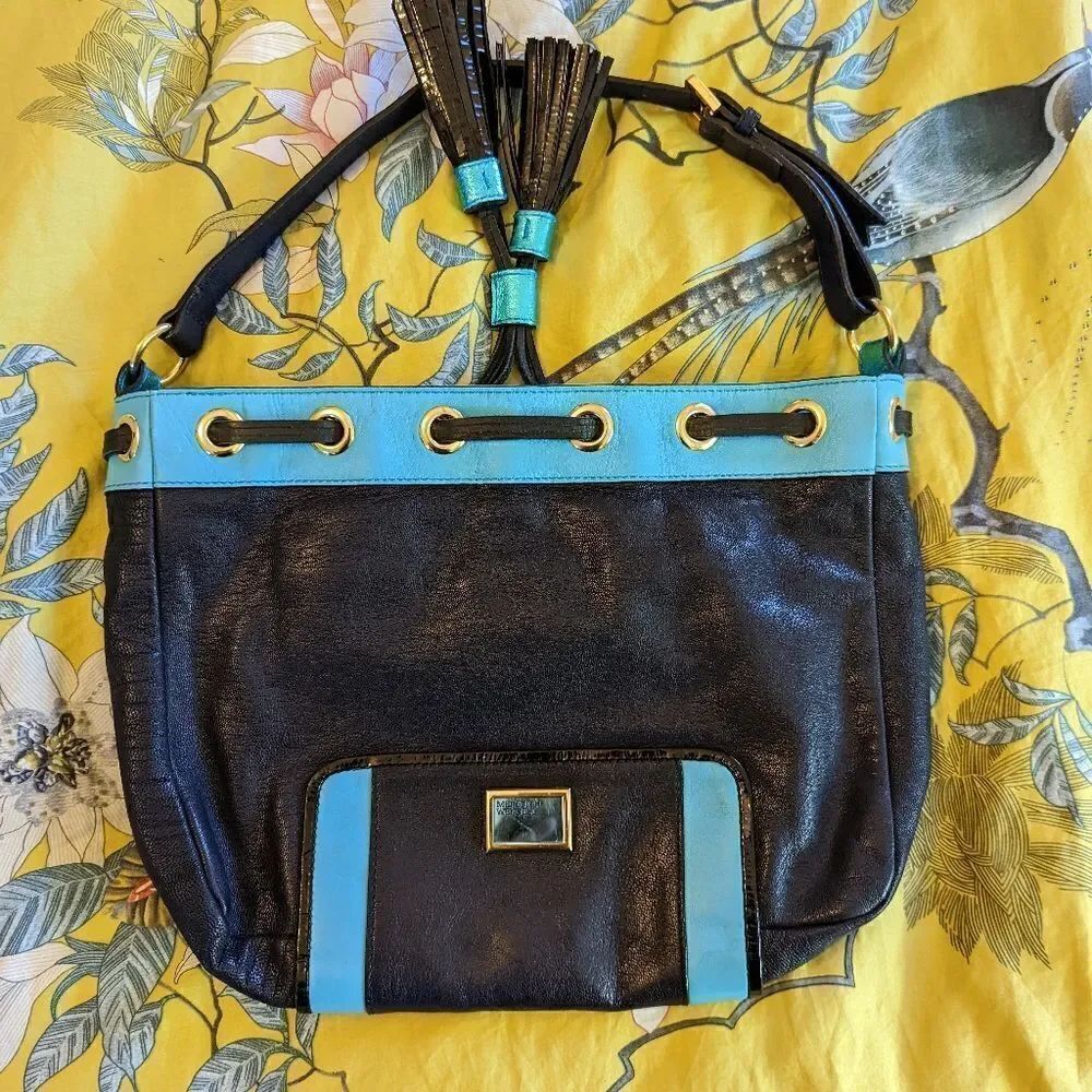 meredith Wendel powder blue and black pebbled leather bag euc